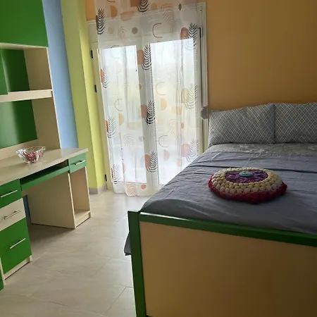 فيلة Thomaj *